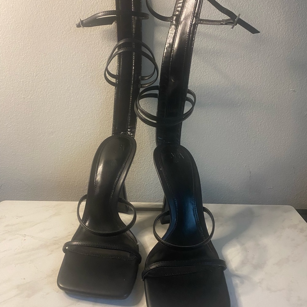 zara black gladiator strappy sandals. Size 9.5
